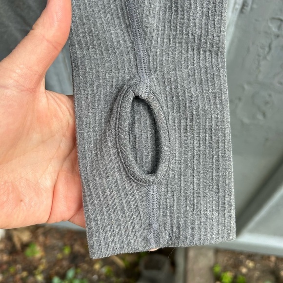 Lululemon Long Sleeved Grey Swiftly tee, size 12 - Picture 4 of 9